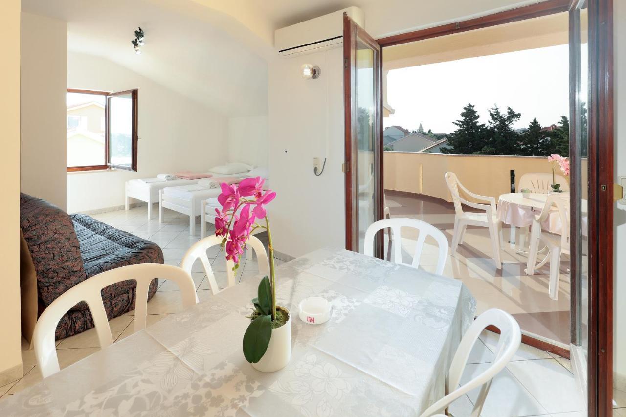 City Pool Apartments Novalja Exterior photo