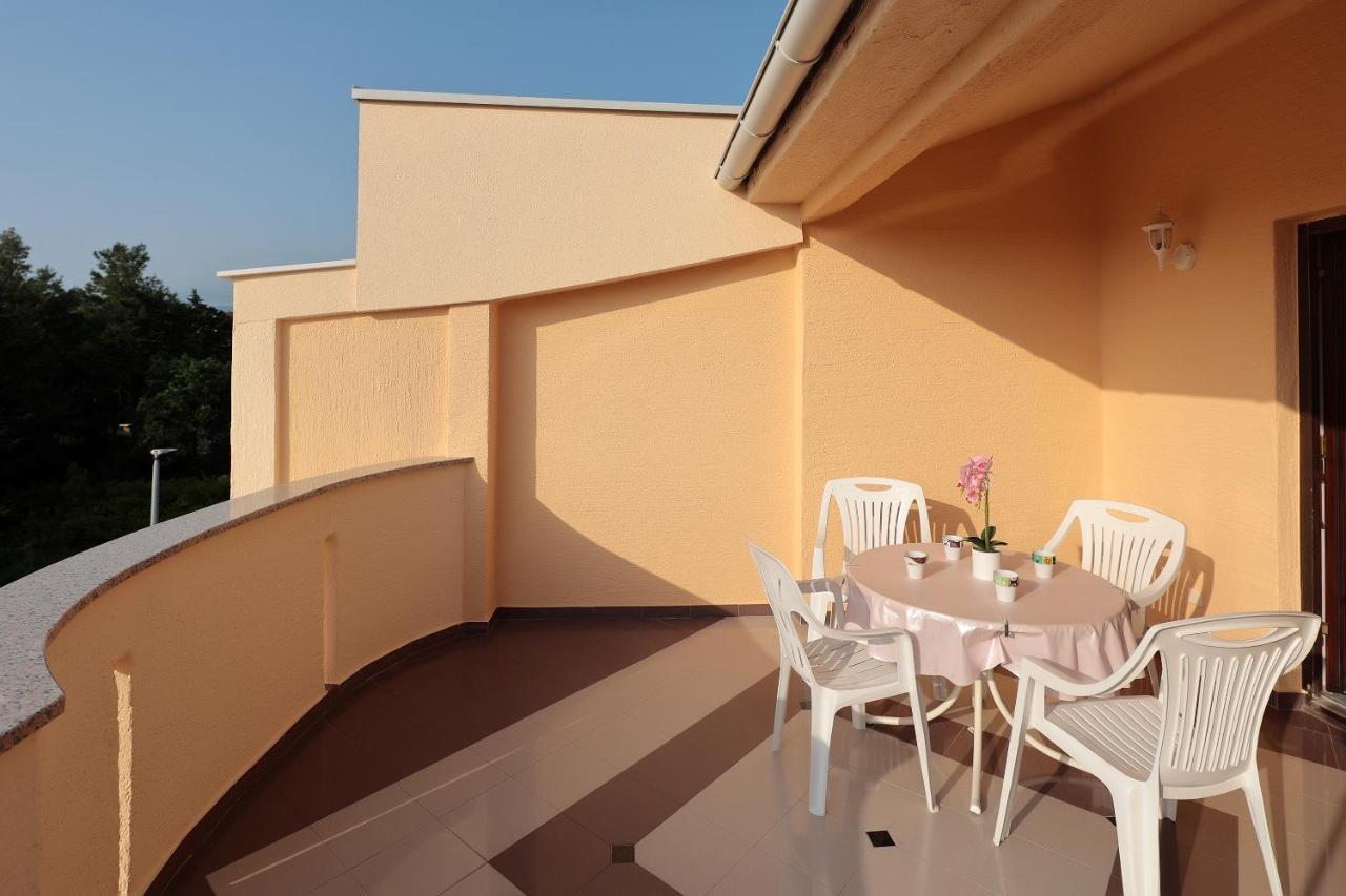 City Pool Apartments Novalja Exterior photo