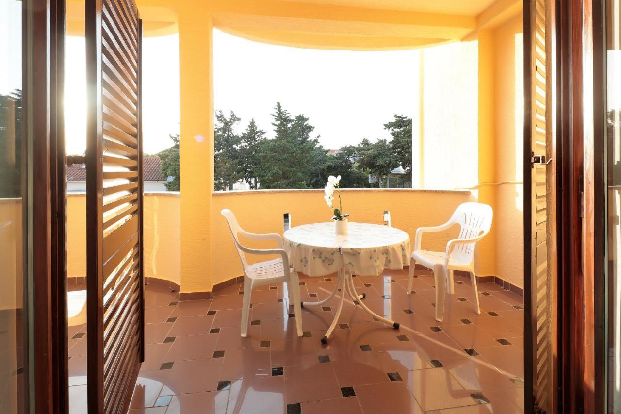 City Pool Apartments Novalja Exterior photo