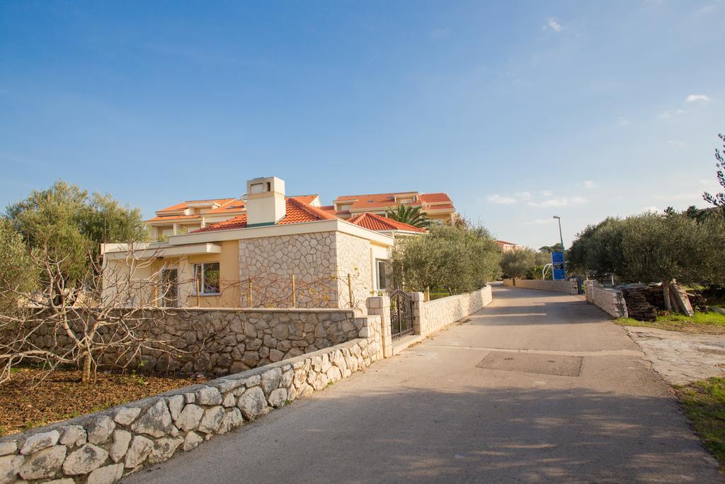 City Pool Apartments Novalja Exterior photo