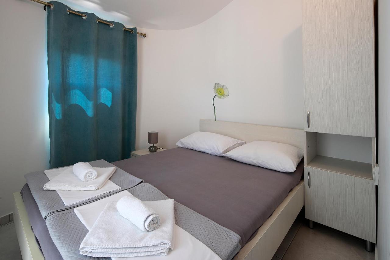 City Pool Apartments Novalja Exterior photo