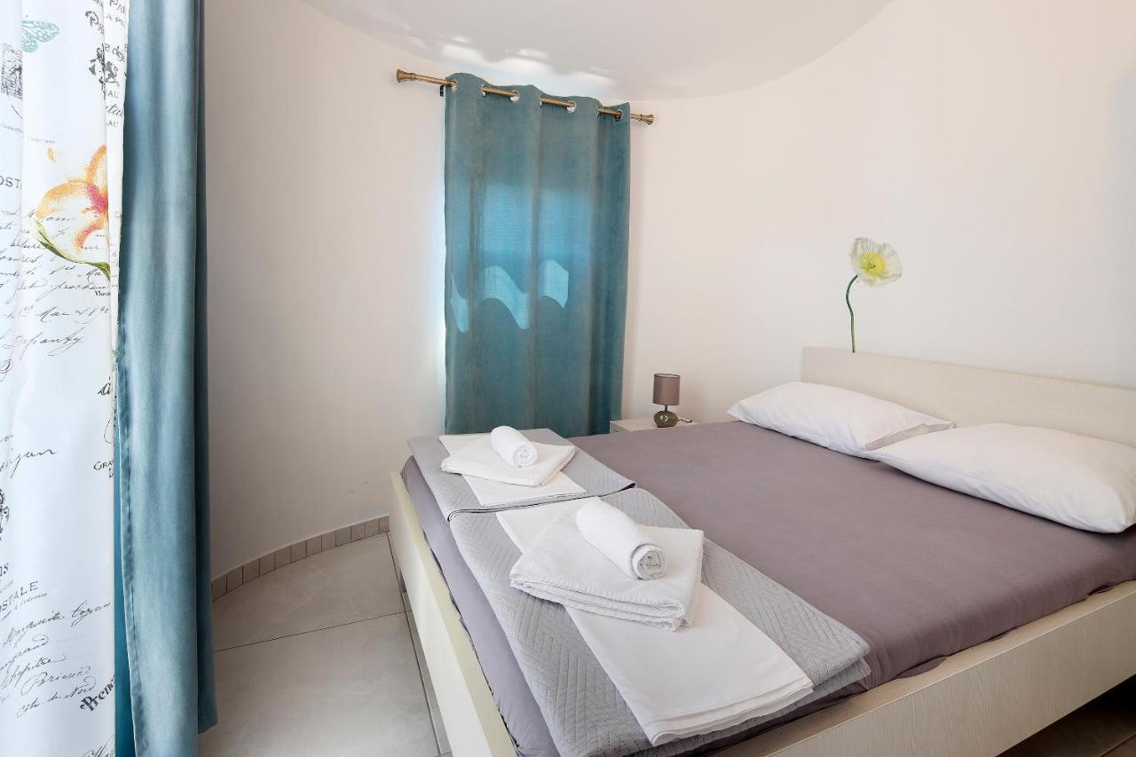City Pool Apartments Novalja Exterior photo
