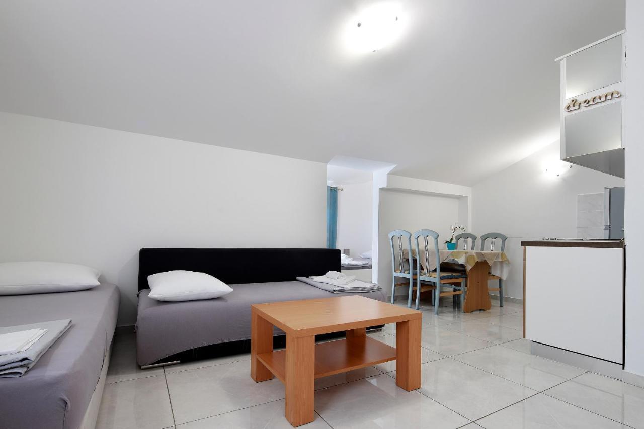 City Pool Apartments Novalja Exterior photo