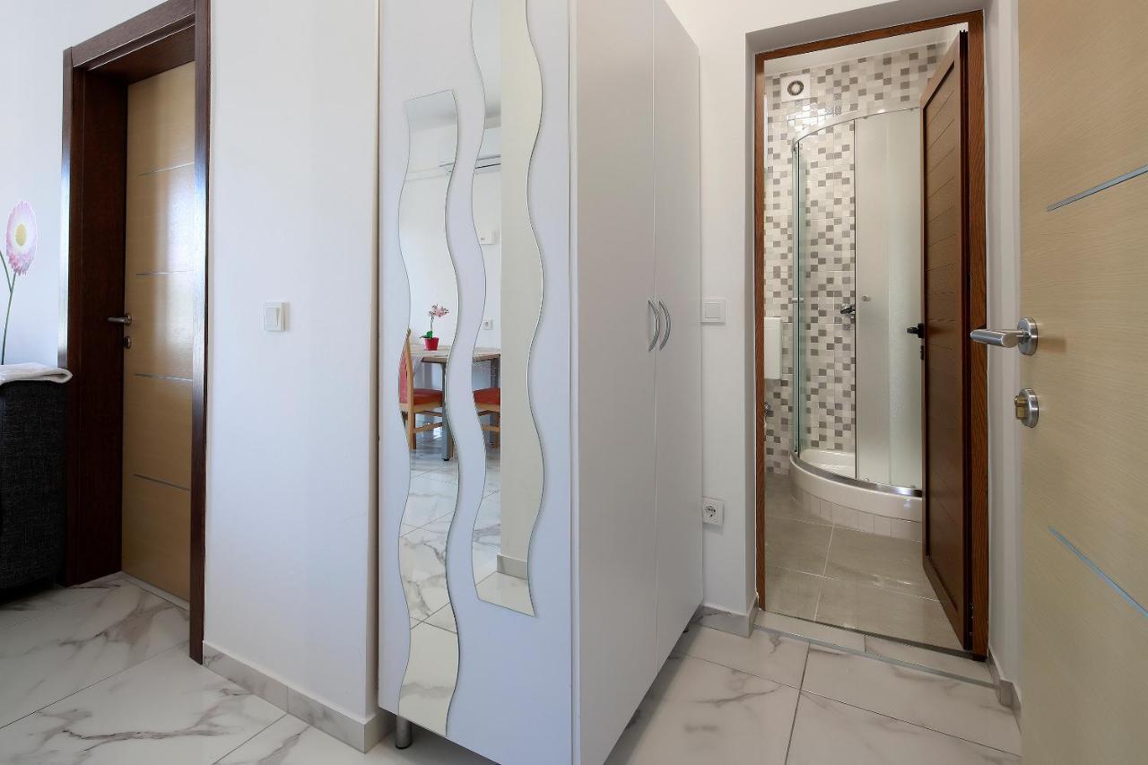 City Pool Apartments Novalja Exterior photo