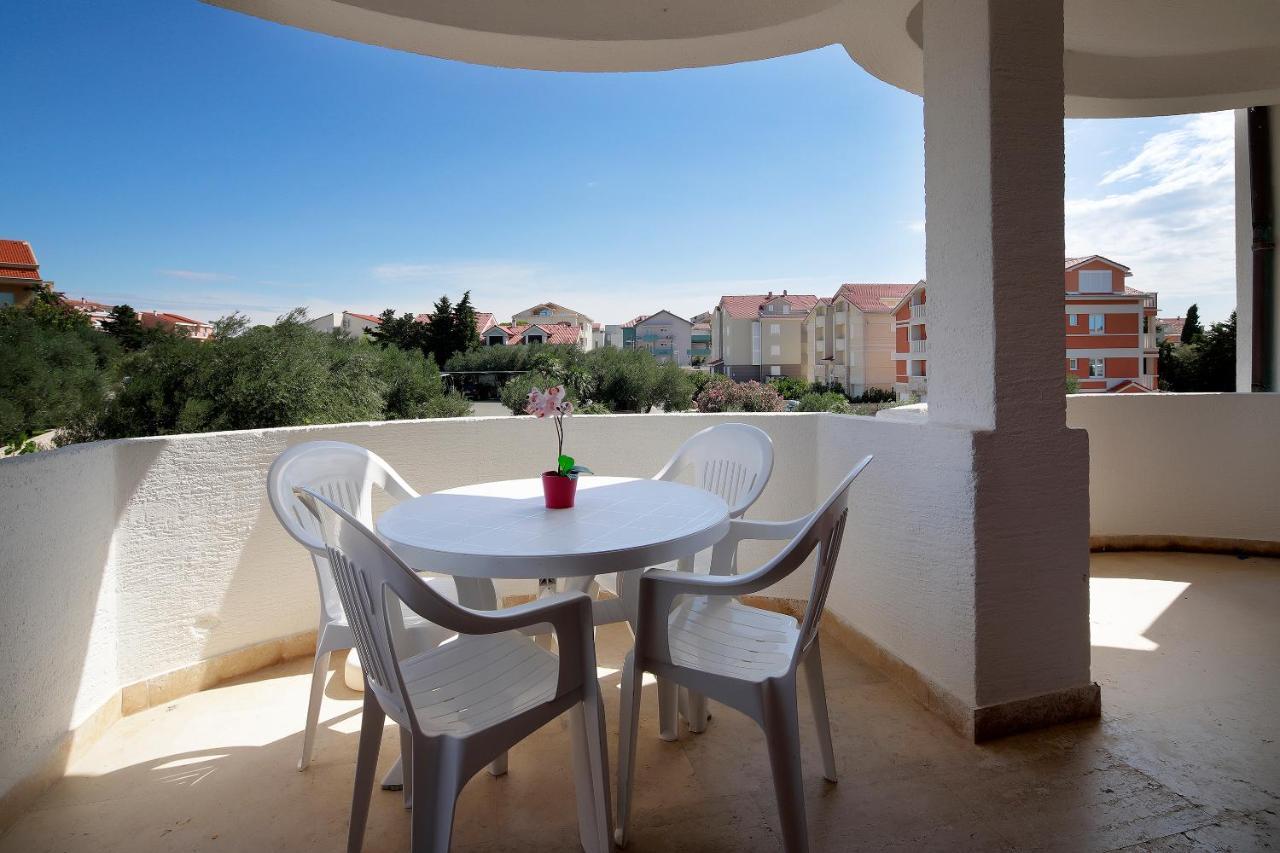 City Pool Apartments Novalja Exterior photo