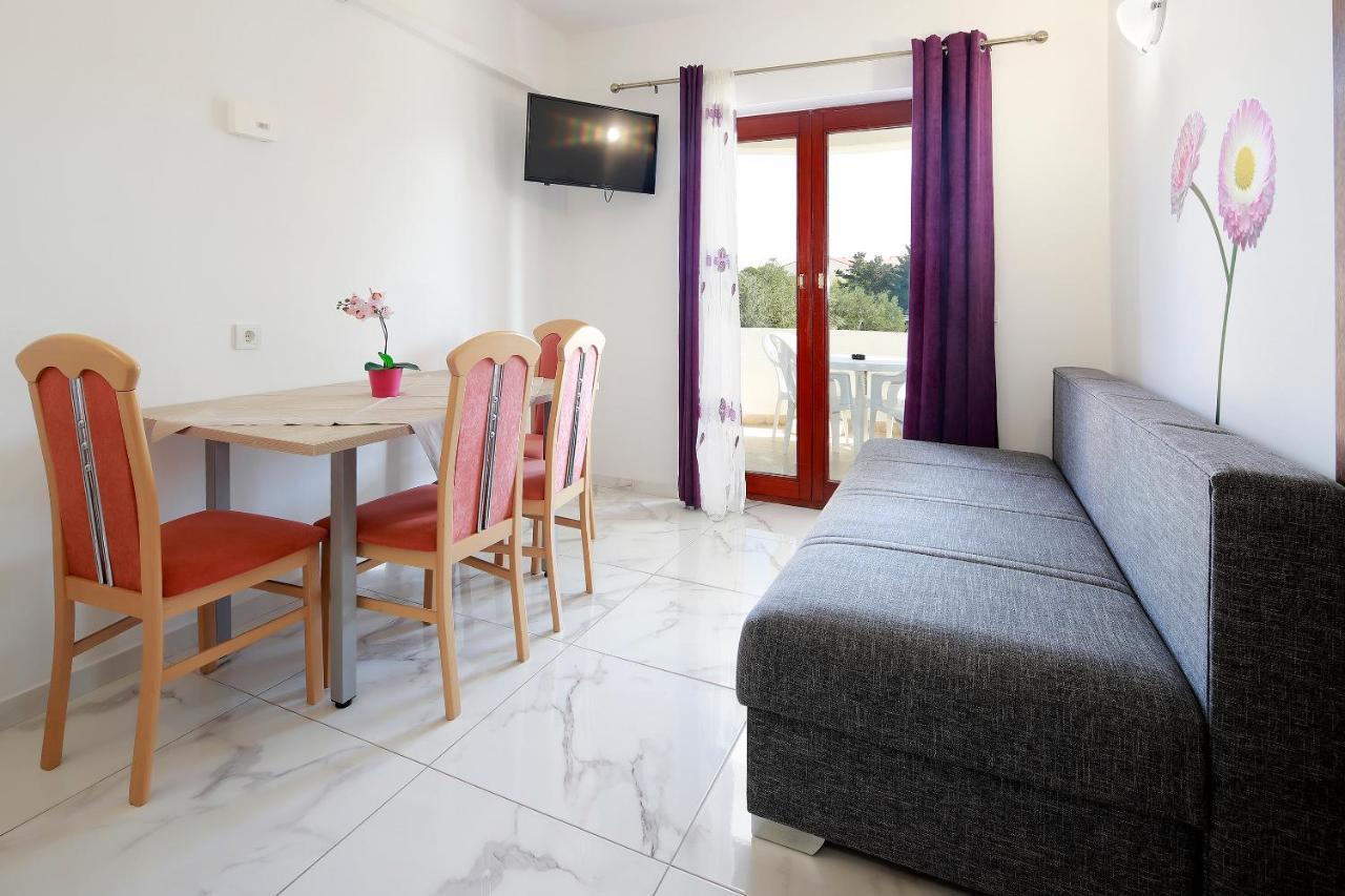 City Pool Apartments Novalja Exterior photo