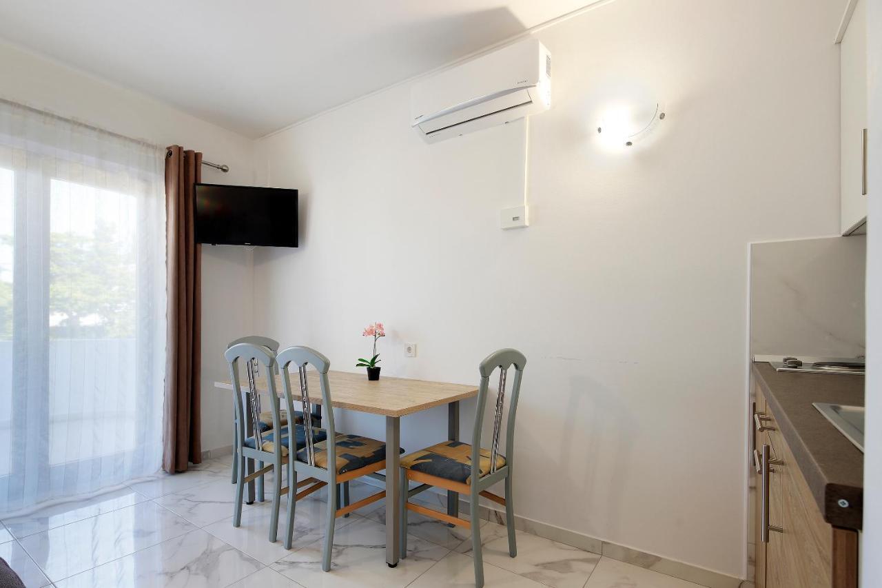 City Pool Apartments Novalja Exterior photo