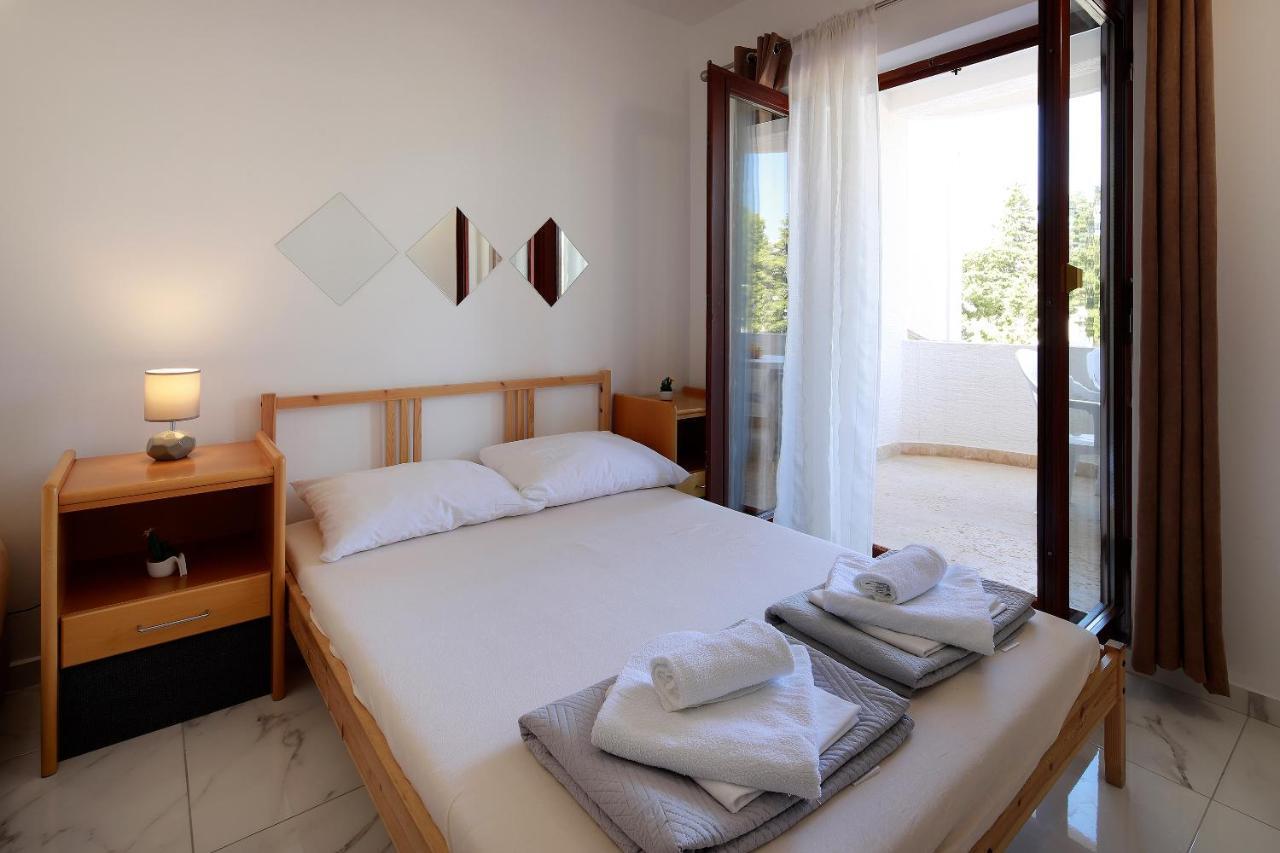 City Pool Apartments Novalja Exterior photo