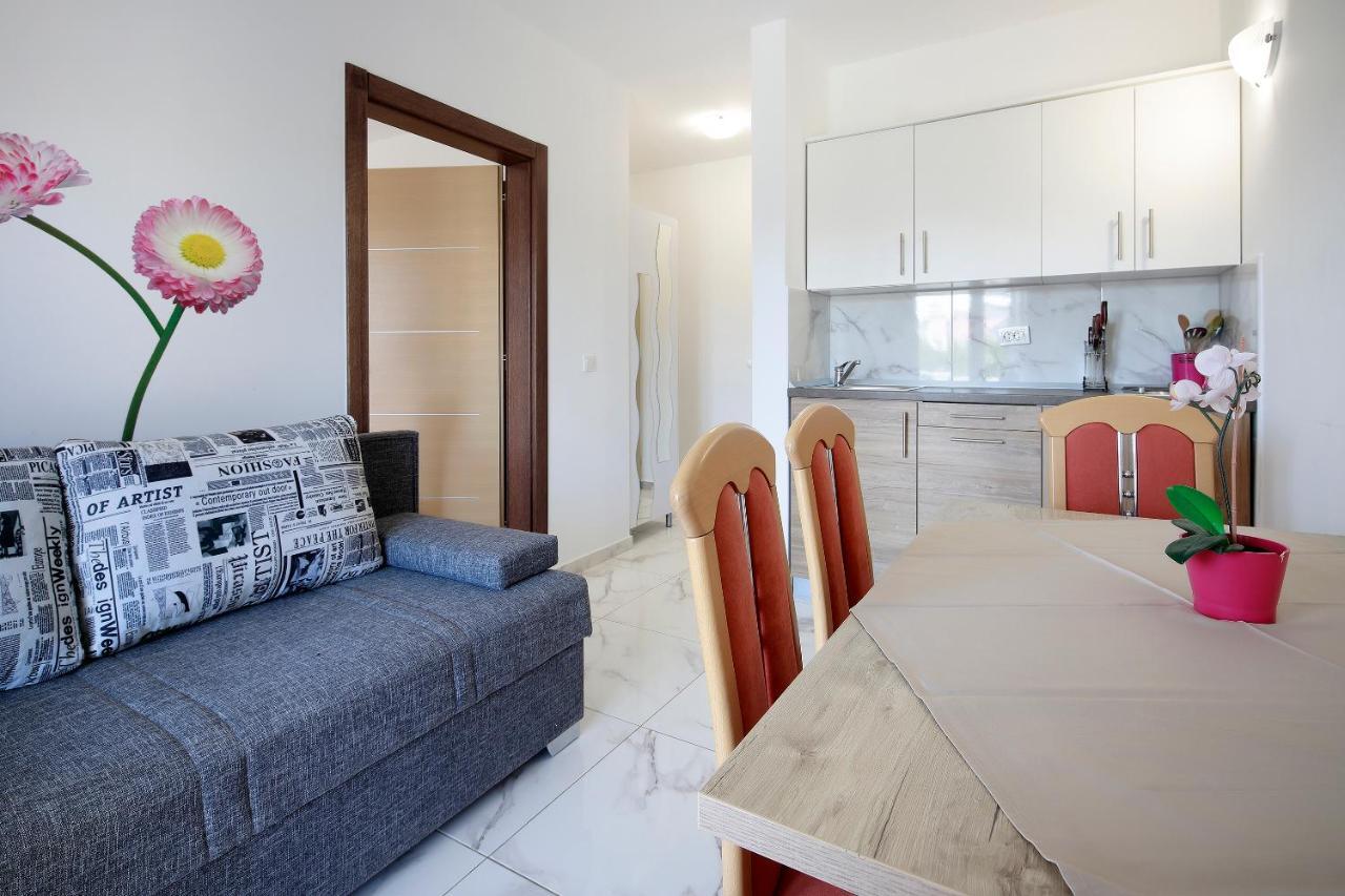 City Pool Apartments Novalja Exterior photo