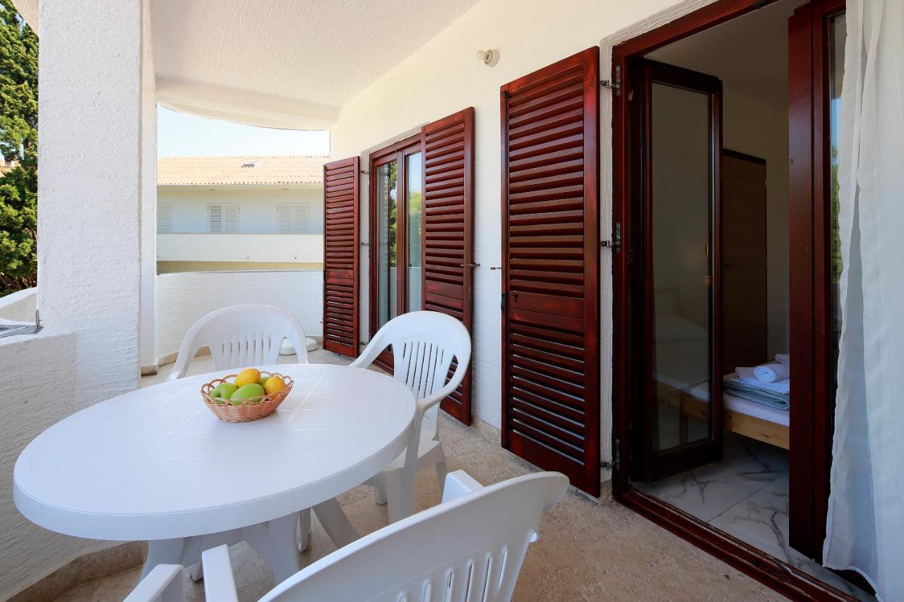 City Pool Apartments Novalja Exterior photo
